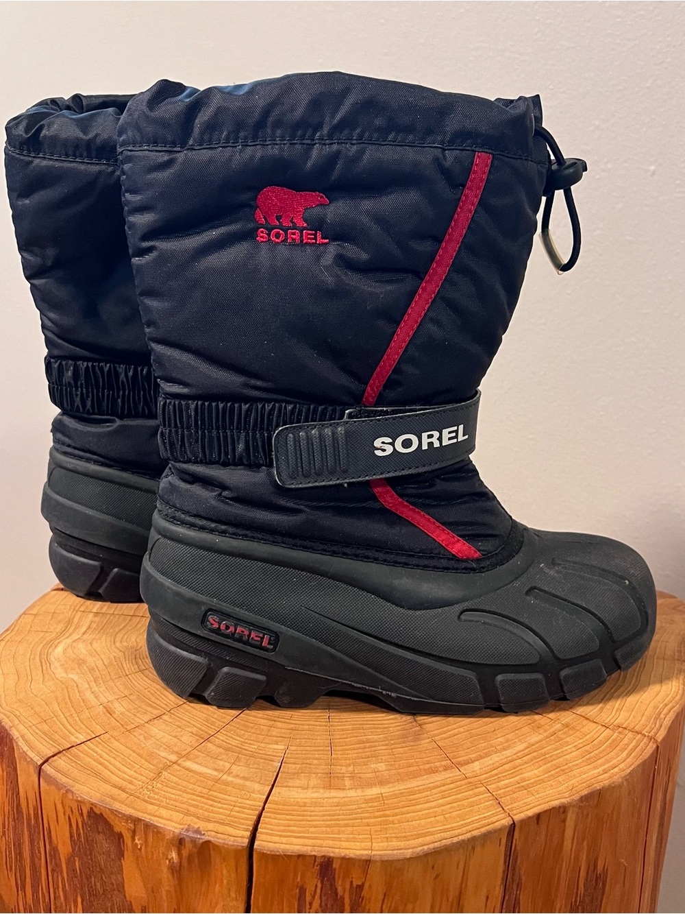 Sorel Black and Red Flurry Kids Snow Boots with Velcro Strap Size 2